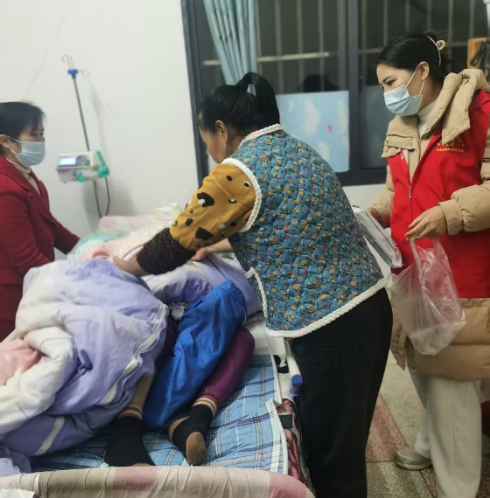 雨夜逆行护安康：灵官殿镇中心卫生院家医团队践诺生命相托