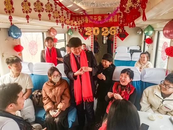新春走基层 | 金马传福闹元宵 列车欢歌情意浓