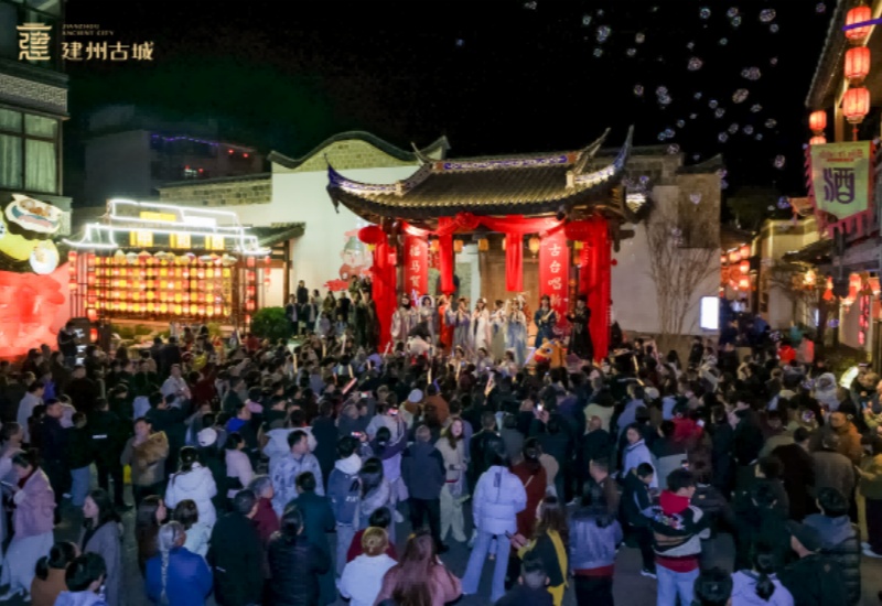 南平建州古城迎新春 以文塑旅谱写盛世华章