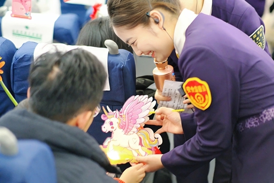 新春走基层 | G3624次高铁&ldquo;闹元宵&rdquo;：民俗融情 暖心服务绘就团圆画卷