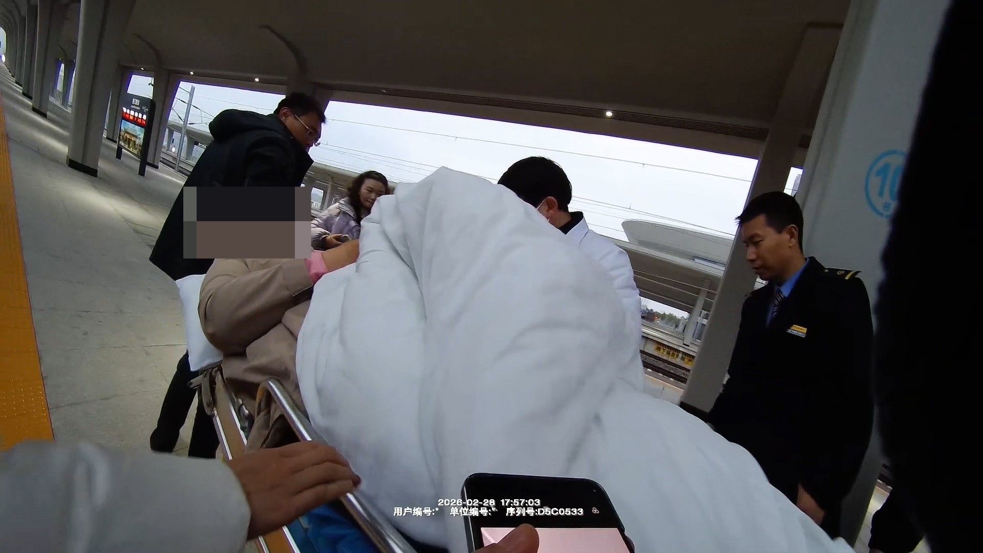 旅客突发疾病 高铁停车10分钟紧急救援