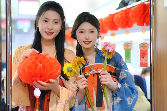 新春走基层 | G3624次高铁&ldquo;闹元宵&rdquo;：民俗融情 暖心服务绘就团圆画卷