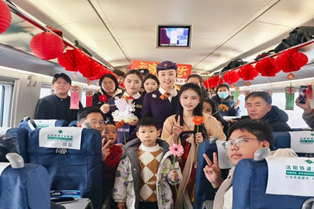 新春走基层 | 金马传福闹元宵 列车欢歌情意浓