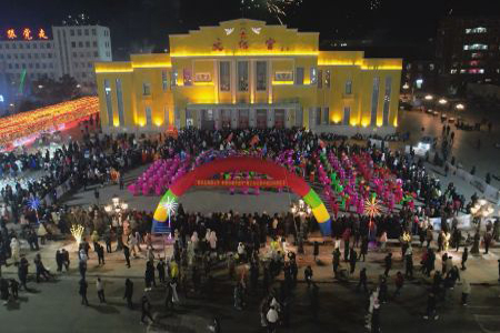 起舞闹元宵欢腾幸福年 齐齐哈尔市碾子山区第四届民间秧歌节热闹启幕