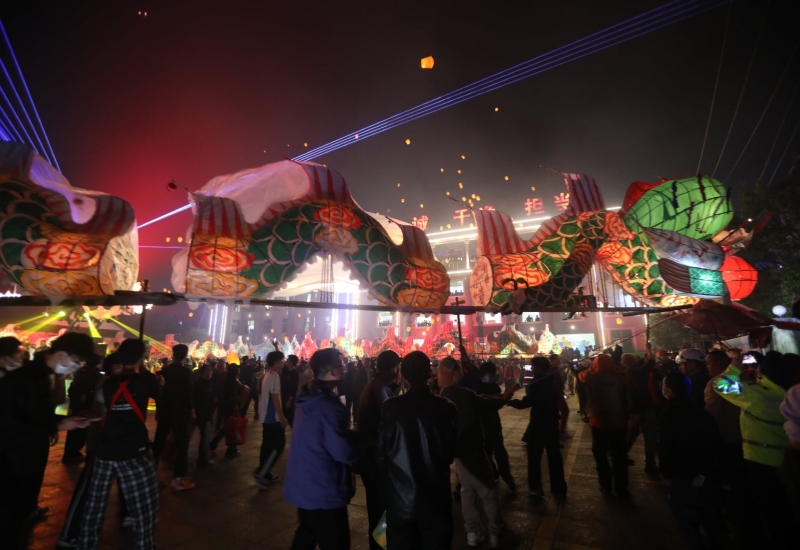 千米巨龙腾跃闹元宵 非遗盛宴燃动福建姑田古镇
