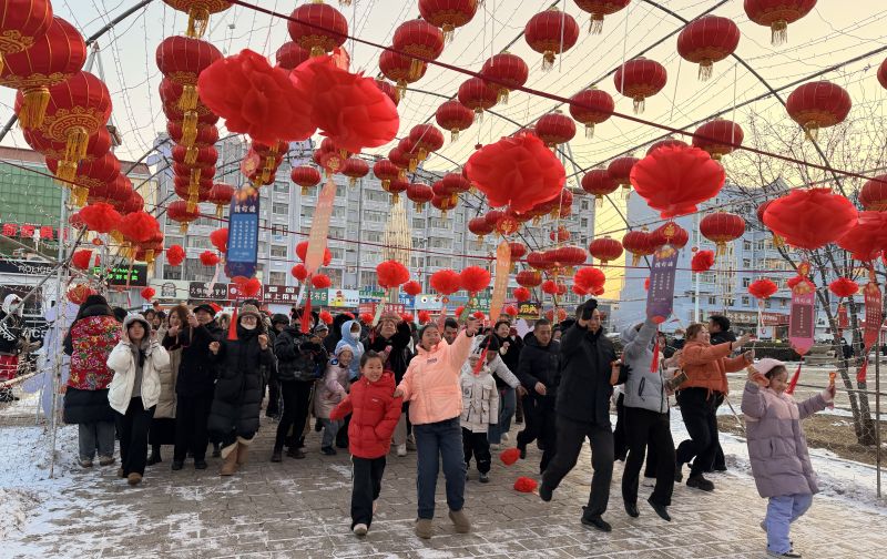 起舞闹元宵欢腾幸福年 齐齐哈尔市碾子山区第四届民间秧歌节热闹启幕