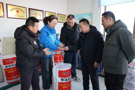 鹤城春耕正当时 供销&ldquo;粮草&rdquo;保丰年 - 齐齐哈尔市供销合作社全力护航春耕农资供应