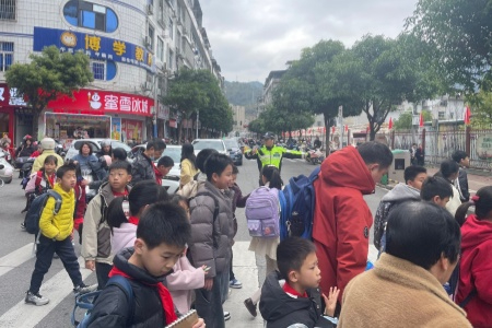 福建福安交管大队&ldquo;护学模式&rdquo;上线 为学子铺就新学期&ldquo;安全路&rdquo;