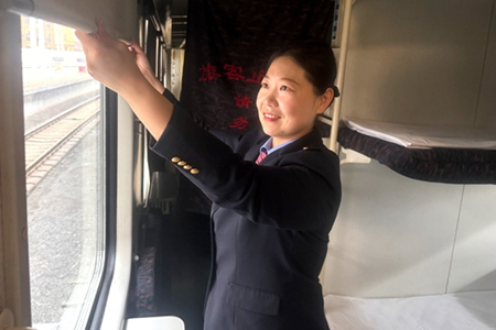 新春走基层 ｜ 她让微笑温暖每一位旅客的心