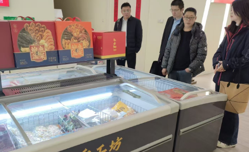 淮安市工信局?jǐn)y考察團(tuán)赴聯(lián)舌工坊上海體驗(yàn)中心 共探預(yù)制菜產(chǎn)業(yè)合作新機(jī)遇