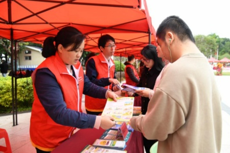 國網(wǎng)云霄供電：&ldquo;電&rdquo;亮雷鋒日 志愿暖民心