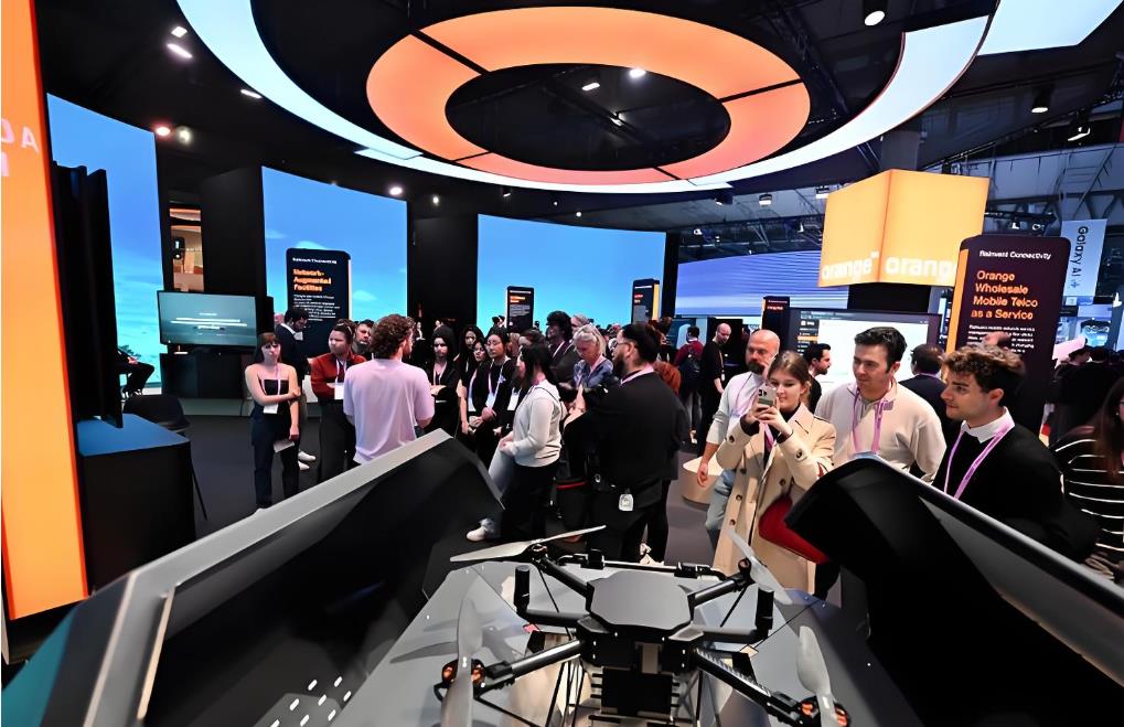 中企 MWC 2026：从追光者变身光源