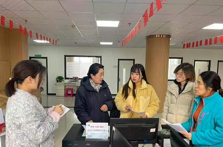 鞍山三冶社區(qū)&ldquo;巾幗紅&rdquo;繪就群眾幸福卷