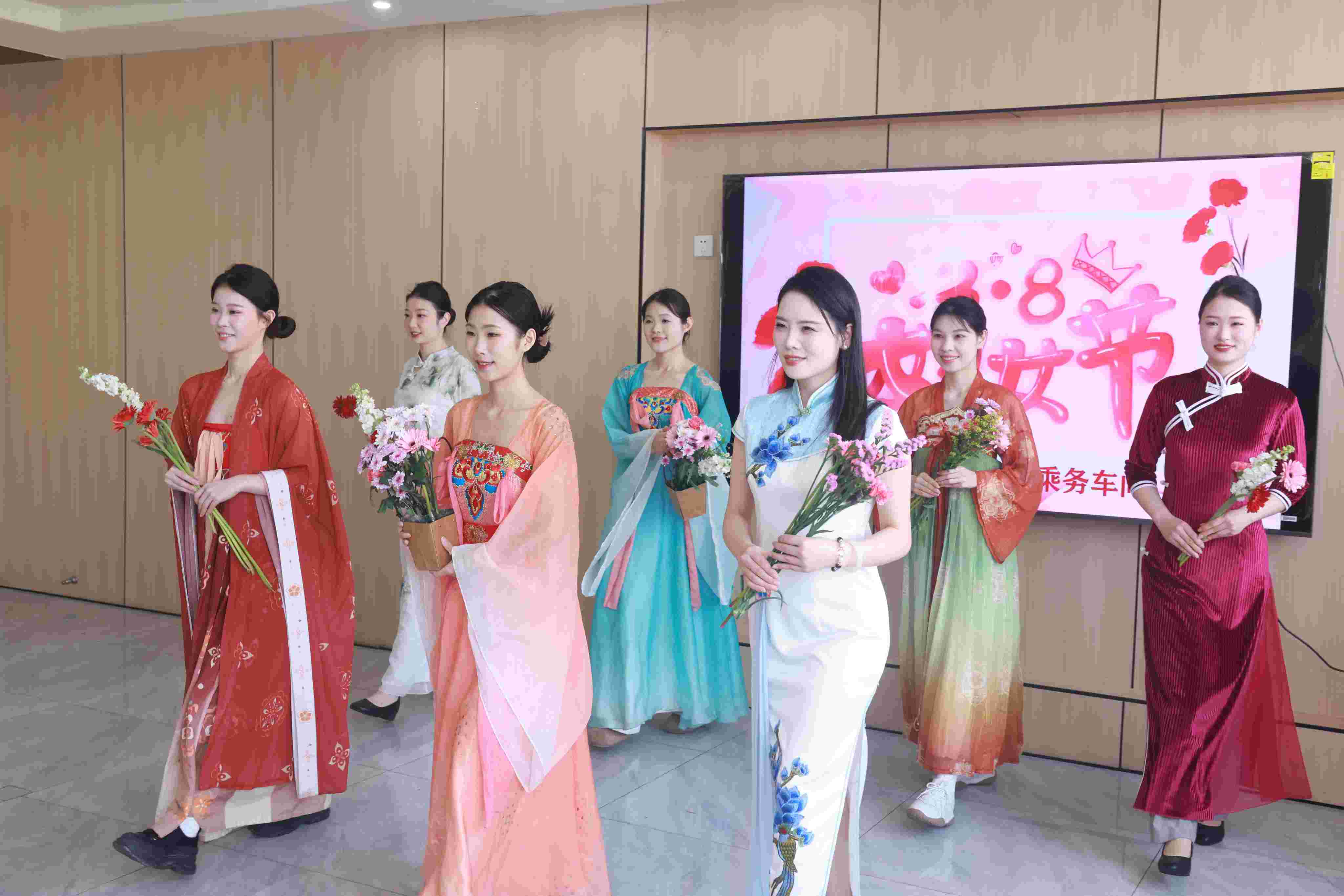 多彩活动迎&ldquo;三八&rdquo; 武铁巾帼风采绽芳华