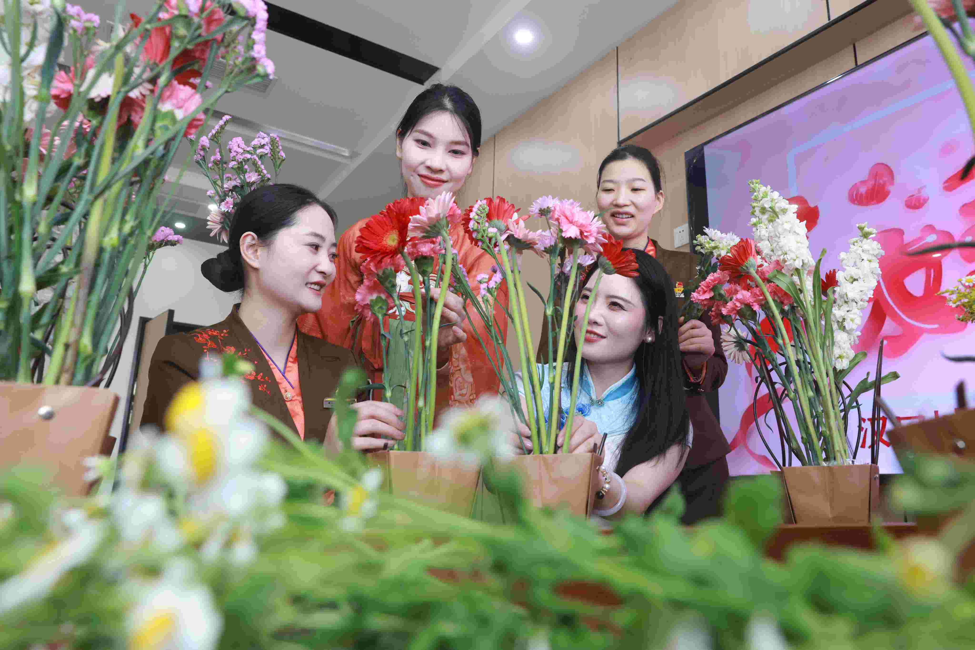 多彩活动迎&ldquo;三八&rdquo; 武铁巾帼风采绽芳华