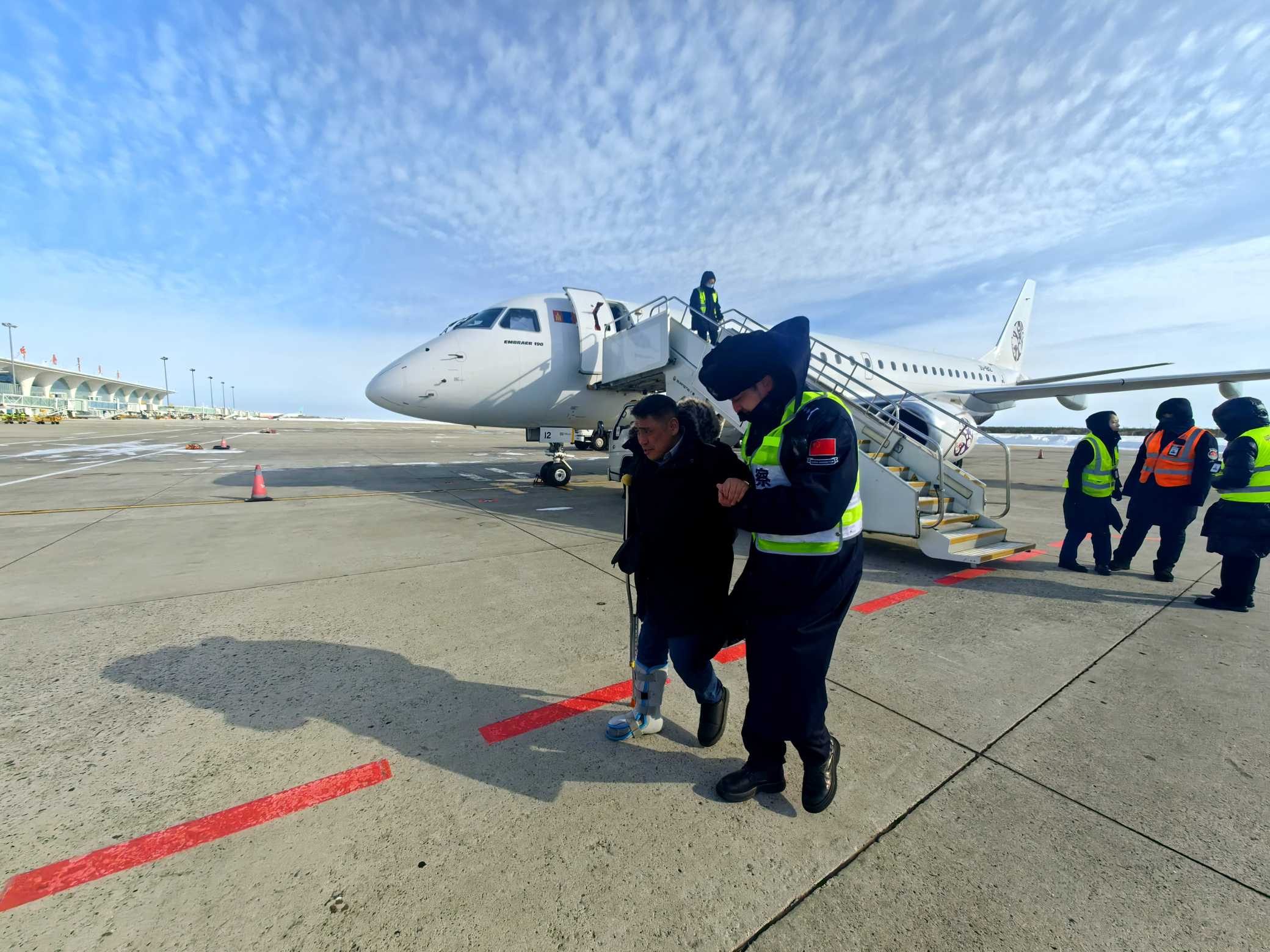 呼倫貝爾海拉爾邊檢站暖心服務(wù)外籍受傷旅客