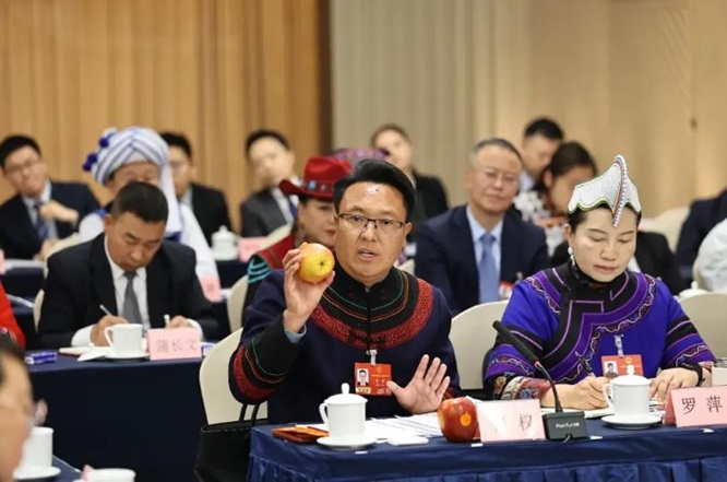 &ldquo;2700蘋果&rdquo;牽出振興策：云南團(tuán)開放日上的&ldquo;產(chǎn)業(yè)經(jīng)&rdquo;與&ldquo;增收計&rdquo;