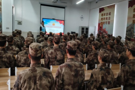 當(dāng)迷彩綠遇上法治藍(lán)：福建長汀一場役前教育里的&ldquo;法律熱身&rdquo;