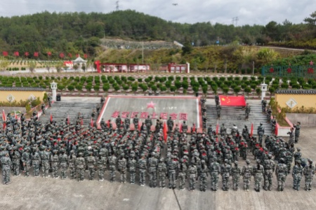 &ldquo;戰(zhàn)旗映校園 英模伴成長(zhǎng)&rdquo;︱福建華夏學(xué)校開(kāi)展春季軍訓(xùn)暨紅色教育活動(dòng)