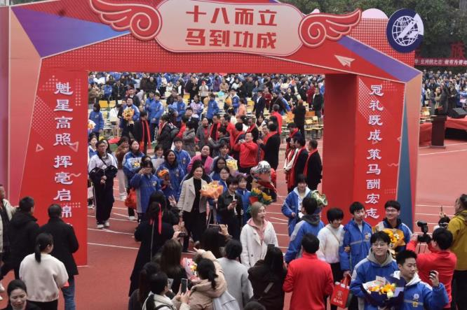 醴陵一中：成人礼遇誓师会，百日冲刺启新程