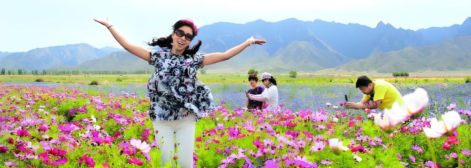 从&ldquo;看花&rdquo;到&ldquo;玩花&rdquo; 2026新疆春季赏花团本周末集中发车 疆外游客占比近半