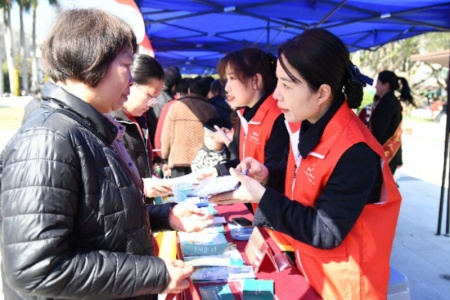 国网云霄供电：3・15 电力宣传进公园 服务群众 &ldquo;零距离&rdquo;