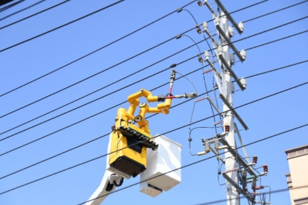 国网云霄供电配网带电作业机器人 &ldquo;上岗&rdquo; ， 供电服务智能化升级