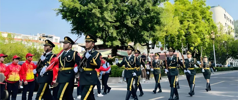 永定退役军人国旗护卫队：尊崇向阳送新兵 国旗引领踏征程