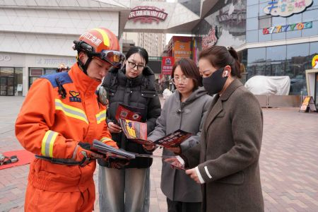 消防宣传进商圈 齐齐哈尔市建华消防大队筑牢辖区安全防线