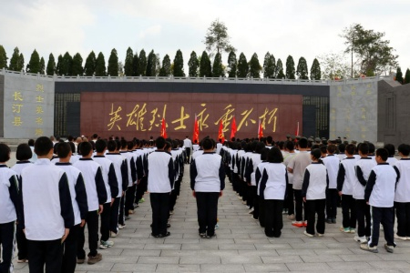 长汀县&ldquo;百园千校清明祭英烈&rdquo;：沉浸缅怀，传承红色基因