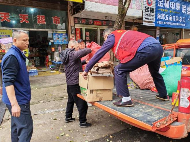 醴陵市石亭镇集中销毁问题烟花爆竹 筑牢安全防线