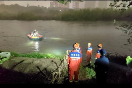 涨潮两名群众被困芦苇荡 福安警消紧急救援化险情