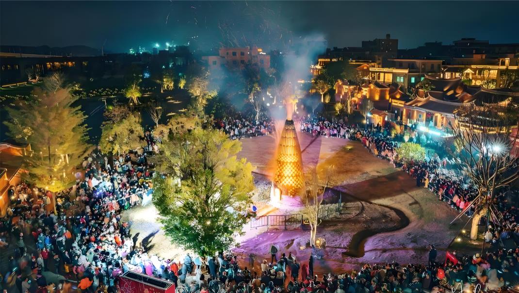 非遗燃夜，烟火传情！全国经济广播采访团沉浸式体验武功山民俗盛宴