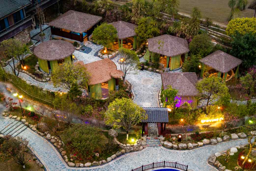 登山&ldquo;废腿&rdquo;，泡凤颐酒店温泉&ldquo;满血复活&rdquo;！全国经济广播采访团：这才是&ldquo;仙境中的家&rdquo;