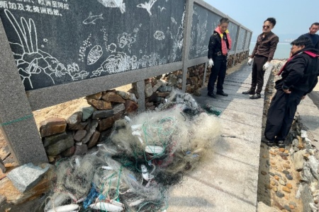 厦门海渔综合执法一大队：登岛整治护生态 洁净海岛展新颜