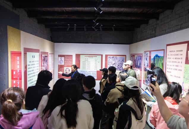 今视频丨高质量发展看中国 - &ldquo;三女跳崖&rdquo;英魂铸就时代丰碑 精神永续照亮前行路