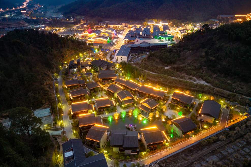 登山&ldquo;废腿&rdquo;，泡凤颐酒店温泉&ldquo;满血复活&rdquo;！全国经济广播采访团：这才是&ldquo;仙境中的家&rdquo;