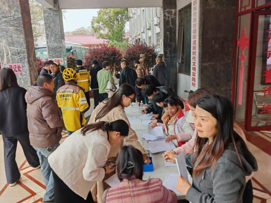 热血暖春爱心同行 邵东市两市塘街道组织开展无偿献血公益活动