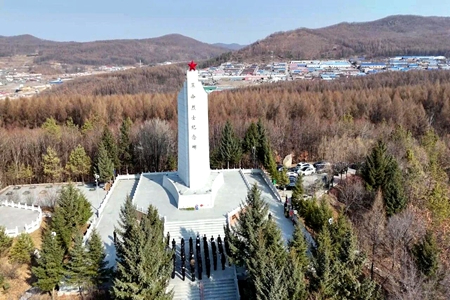 清明寄哀思 赓续红色魂 - 绥芬河各界多形式祭奠革命先烈