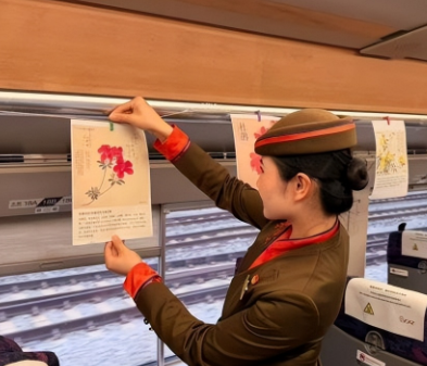 乘高铁赴杜鹃之约！武汉客运段把&ldquo;赏花课堂&rdquo;搬上列车