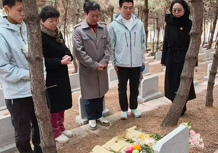 鞍山弘莲拥军墓园善举暖人心，烈士后代七十余载思念终安放