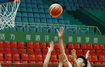 中交路建防琿高速項目與敬信鎮(zhèn)人民政府舉辦籃球友誼賽