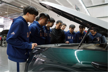 石家庄工程技术学校：把&ldquo;大思政课&rdquo;搬进汽修车间