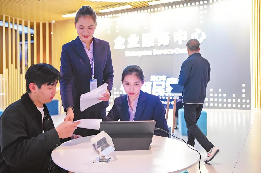 海口构筑就自贸港一流营商&ldquo;强磁场&rdquo;：从&ldquo;非标&rdquo;破题到全省第一，企业用脚投票