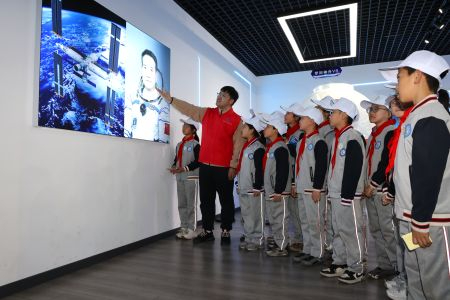 航天日 | 齊齊哈爾科技館&ldquo;請(qǐng)進(jìn)來(lái)&rdquo;研學(xué) &ldquo;走出去&rdquo;送課 播撒航天火種