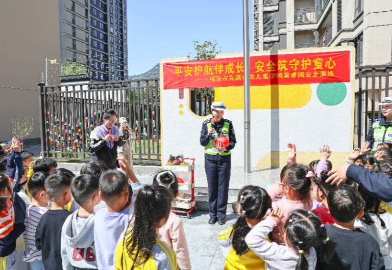 十五載守護(hù)路 六度獲殊榮 - 福安女子護(hù)學(xué)崗中隊(duì)榮獲&ldquo;全國(guó)工人先鋒號(hào)&rdquo;