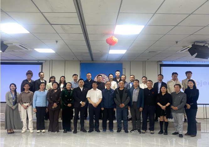 新疆民營(yíng)經(jīng)濟(jì)站上&ldquo;C位&rdquo; 公益商學(xué)院搭建&ldquo;家門口&rdquo;賦能平臺(tái)