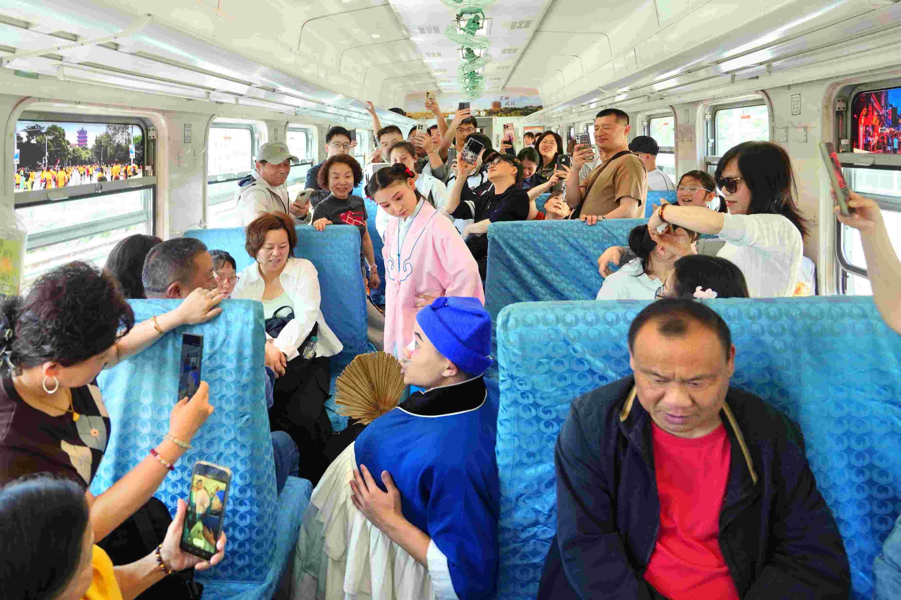 武漢普速環(huán)線列車首次&ldquo;文旅&rdquo;快閃精彩啟幕