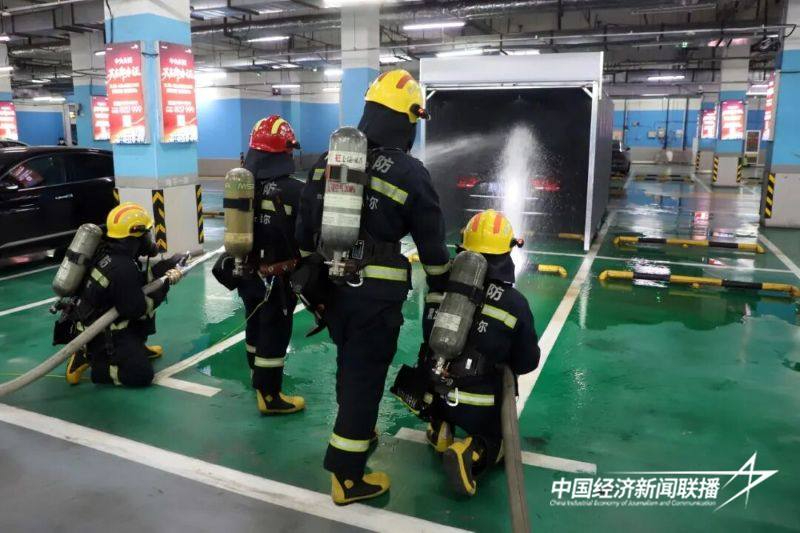 破題地下車庫新能源車滅火難題：齊齊哈爾消防推出&ldquo;隔離板&rdquo;&ldquo;防火廂&rdquo;等實戰(zhàn)利器