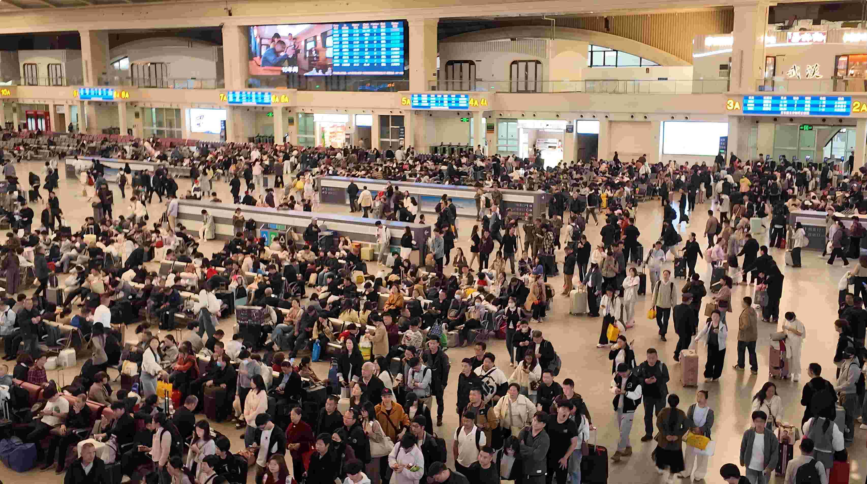 再創(chuàng)歷史新高 &ldquo;五一&rdquo;假期武鐵預(yù)計發(fā)送旅客789萬人次